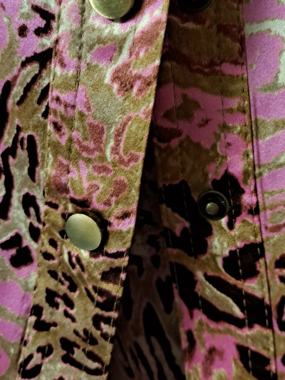 PINK SILK ANIMAL PRINT CACHE LADIES LONG SLEEVE BLOUSE SNAP FRON SIZE LARGE - Picture 6 of 9